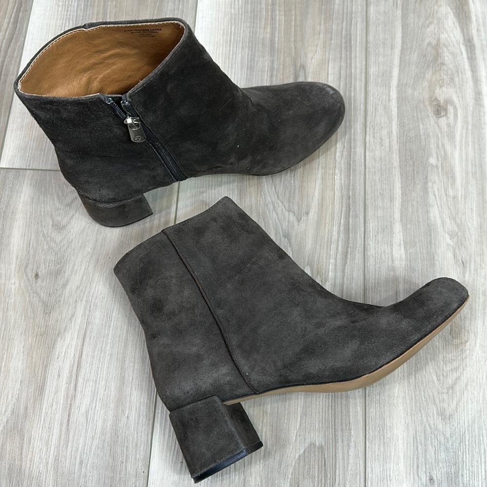 Adrienne Vittadini suede brown block heel boots size 9